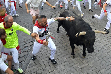 Fotos del octavo encierro de San Fermín 2026 con toros de la ganadería de Jandilla en Pamplona.