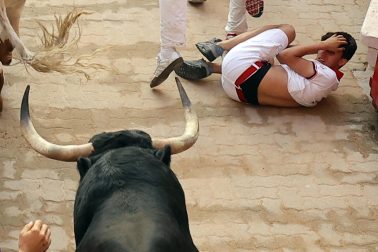 Fotos del octavo encierro de San Fermín 2026 con toros de la ganadería de Jandilla en Pamplona.