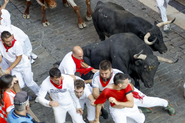 Fotos del octavo encierro de San Fermín 2026 con toros de la ganadería de Jandilla en Pamplona.