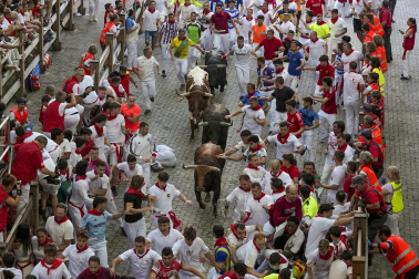 Fotos del octavo encierro de San Fermín 2026 con toros de la ganadería de Jandilla en Pamplona.