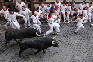 Fotos del octavo encierro de San Fermín 2026 con toros de la ganadería de Jandilla en Pamplona.