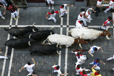 Fotos del octavo encierro de San Fermín 2026 con toros de la ganadería de Jandilla en Pamplona.