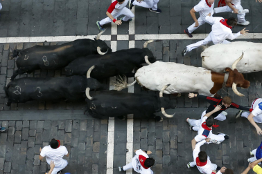 Fotos del octavo encierro de San Fermín 2026 con toros de la ganadería de Jandilla en Pamplona.