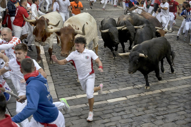 Fotos del octavo encierro de San Fermín 2026 con toros de la ganadería de Jandilla en Pamplona.