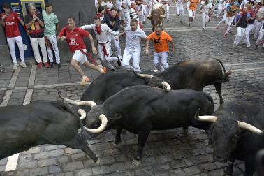 Fotos del octavo encierro de San Fermín 2026 con toros de la ganadería de Jandilla en Pamplona.