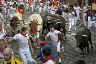Fotos del octavo encierro de San Fermín 2026 con toros de la ganadería de Jandilla en Pamplona.