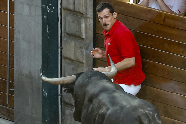 Fotos del octavo encierro de San Fermín 2026 con toros de la ganadería de Jandilla en Pamplona.
