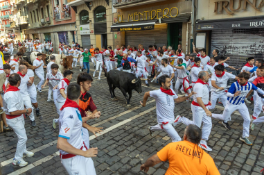 Fotos del octavo encierro de San Fermín 2026 con toros de la ganadería de Jandilla en Mercaderes.