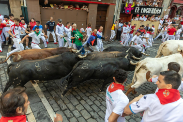 Fotos del octavo encierro de San Fermín 2026 con toros de la ganadería de Jandilla en Mercaderes.