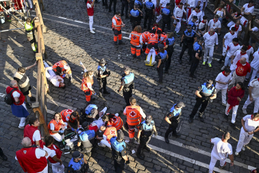 Fotos del octavo encierro de San Fermín 2026 con toros de la ganadería de Jandilla en la plaza del Ayuntamiento.