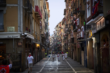 Fotos del octavo encierro de San Fermín 2026 con toros de la ganadería de Jandilla en el tramo de Telefónica.