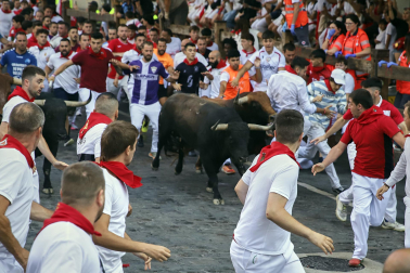 Fotos del octavo encierro de San Fermín 2026 con toros de la ganadería de Jandilla en el tramo de Telefónica.