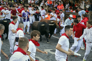 Fotos del octavo encierro de San Fermín 2026 con toros de la ganadería de Jandilla en el tramo de Telefónica.