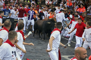 Fotos del octavo encierro de San Fermín 2026 con toros de la ganadería de Jandilla en el tramo de Telefónica.