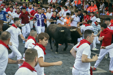 Fotos del octavo encierro de San Fermín 2026 con toros de la ganadería de Jandilla en el tramo de Telefónica.