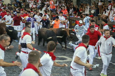 Fotos del octavo encierro de San Fermín 2026 con toros de la ganadería de Jandilla en el tramo de Telefónica.