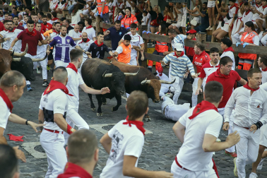 Fotos del octavo encierro de San Fermín 2026 con toros de la ganadería de Jandilla en el tramo de Telefónica.