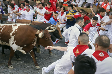 Fotos del octavo encierro de San Fermín 2026 con toros de la ganadería de Jandilla en el tramo de Telefónica.