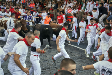 Fotos del octavo encierro de San Fermín 2026 con toros de la ganadería de Jandilla en el tramo de Telefónica.