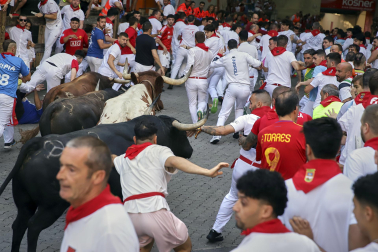 Fotos del octavo encierro de San Fermín 2026 con toros de la ganadería de Jandilla en el tramo de Telefónica.