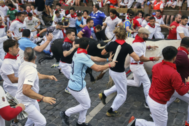 Fotos del octavo encierro de San Fermín 2026 con toros de la ganadería de Jandilla en el tramo de Telefónica.
