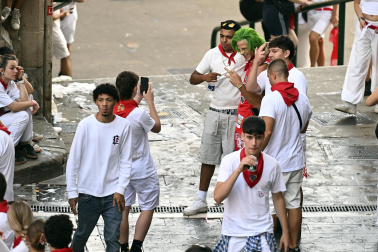 Fotos del octavo encierro de San Fermín 2026 con toros de la ganadería de Jandilla en la plaza del Ayuntamiento.