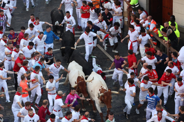 Fotos del octavo encierro de San Fermín 2026 con toros de la ganadería de Jandilla en el tramo de Telefónica.