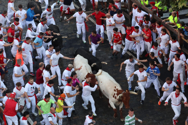 Fotos del octavo encierro de San Fermín 2026 con toros de la ganadería de Jandilla en el tramo de Telefónica.
