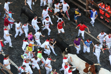 Fotos del octavo encierro de San Fermín 2026 con toros de la ganadería de Jandilla en el tramo de Telefónica.
