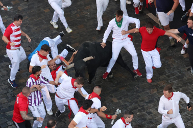 Fotos del octavo encierro de San Fermín 2026 con toros de la ganadería de Jandilla en el tramo de Telefónica.