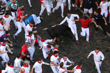 Fotos del octavo encierro de San Fermín 2026 con toros de la ganadería de Jandilla en el tramo de Telefónica.