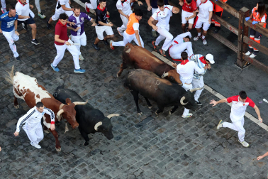 Fotos del octavo encierro de San Fermín 2026 con toros de la ganadería de Jandilla en el tramo de Telefónica.