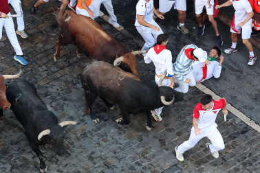 Fotos del octavo encierro de San Fermín 2026 con toros de la ganadería de Jandilla en el tramo de Telefónica.