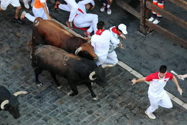 Fotos del octavo encierro de San Fermín 2026 con toros de la ganadería de Jandilla en el tramo de Telefónica.