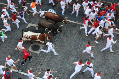 Fotos del octavo encierro de San Fermín 2026 con toros de la ganadería de Jandilla en el tramo de Telefónica.