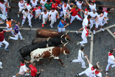 Fotos del octavo encierro de San Fermín 2026 con toros de la ganadería de Jandilla en el tramo de Telefónica.