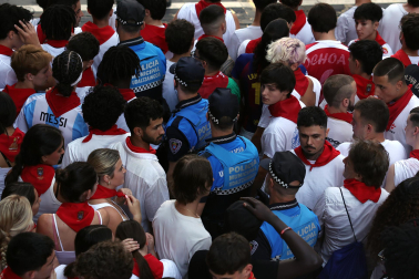 Fotos del octavo encierro de San Fermín 2026 con toros de la ganadería de Jandilla en la calle Estafeta.