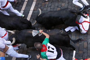 Fotos del octavo encierro de San Fermín 2026 con toros de la ganadería de Jandilla en la calle Estafeta.