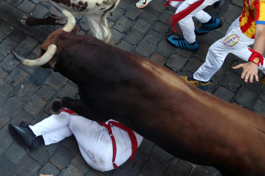 Fotos del octavo encierro de San Fermín 2026 con toros de la ganadería de Jandilla en la calle Estafeta.