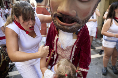 Foto de la despedida de la Comparsa de Gigantes y Cabezudos este 14 de julio de San Fermín 2026.