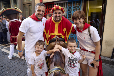 Foto de la despedida de la Comparsa de Gigantes y Cabezudos este 14 de julio de San Fermín 2026.