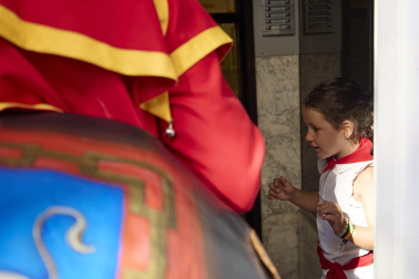 Foto de la despedida de la Comparsa de Gigantes y Cabezudos este 14 de julio de San Fermín 2026.