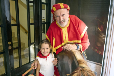 Foto de la despedida de la Comparsa de Gigantes y Cabezudos este 14 de julio de San Fermín 2026.