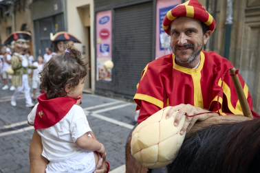 Foto de la despedida de la Comparsa de Gigantes y Cabezudos este 14 de julio de San Fermín 2026.