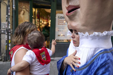 Foto de la despedida de la Comparsa de Gigantes y Cabezudos este 14 de julio de San Fermín 2026.
