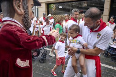 Foto de la despedida de la Comparsa de Gigantes y Cabezudos este 14 de julio de San Fermín 2026.