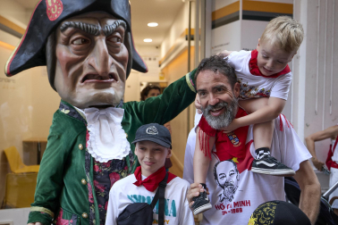 Foto de la despedida de la Comparsa de Gigantes y Cabezudos este 14 de julio de San Fermín 2026.
