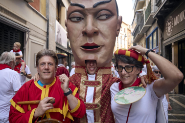 Foto de la despedida de la Comparsa de Gigantes y Cabezudos este 14 de julio de San Fermín 2026.
