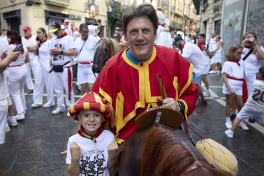 Foto de la despedida de la Comparsa de Gigantes y Cabezudos este 14 de julio de San Fermín 2026.