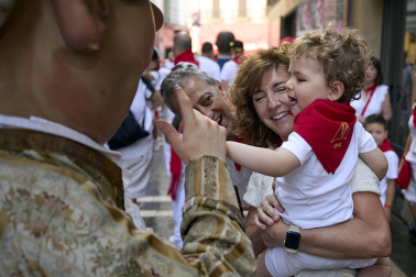 Foto de la despedida de la Comparsa de Gigantes y Cabezudos este 14 de julio de San Fermín 2026.
